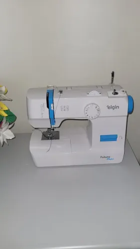 Máquina de costura Elgin novinha