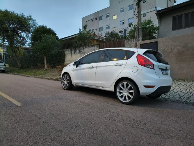 Ford Fiesta 1.5 16V Flex Mec. 5P 2015