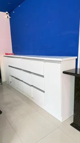 Armário com gavetas