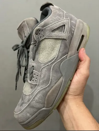 tenis kaws x air jordan 4 cinza 44