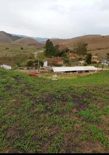 Sítio com 3 dormitórios à venda, 46.000 m² por R$ 360.000,00 - Conservatória - V