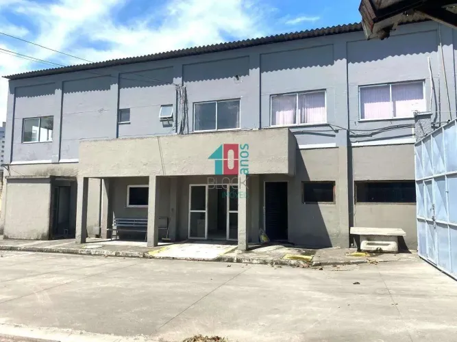 Chácaras Rio-Petrópolis | Galpão