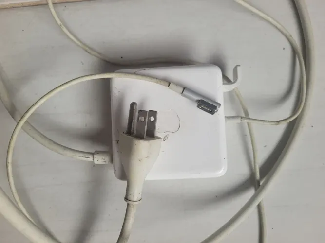 fonte carregador Apple original MagSafe 1 com conector em formato de "L