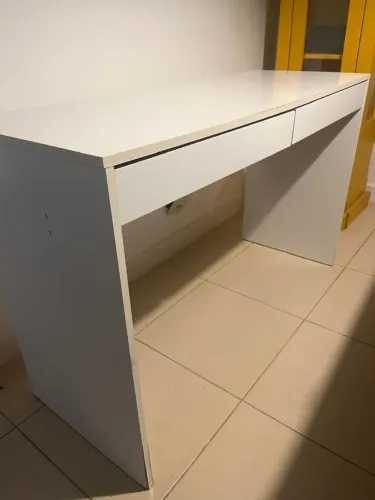 Escrivaninha com Gavetas