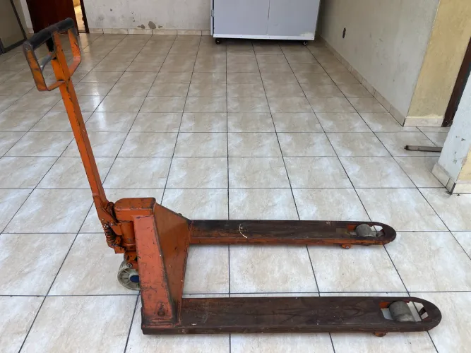 Paletera 2000kg (pra reparo)