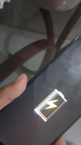 Vendo moto e 32,64 gb de memória. O problema dele e no carregamento.