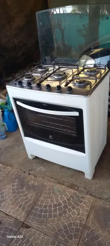 Fogão 5 bocas Electrolux c/ acendimento elétrico e c/ forno