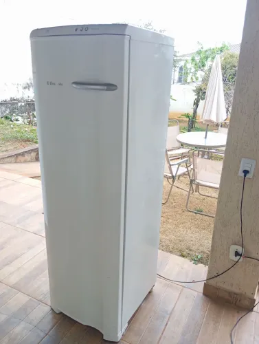 Freezer Electrolux FE26 7 gavetas. 220litros