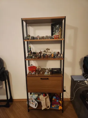 Estante com armário e 4 prateleiras