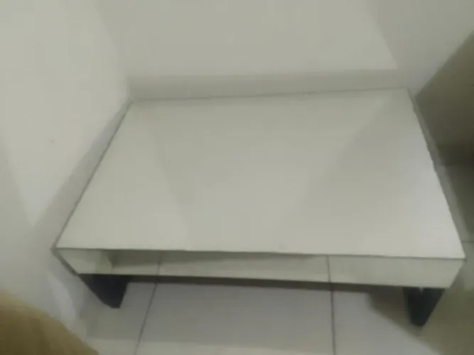 Vende-se mesa de centro espelhada