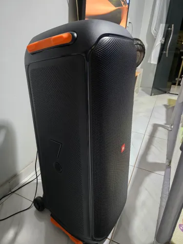 Caixa JBL 710 Partibox 