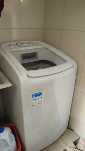 Máquina de lavar 11 kg Eletrolux semi nova.