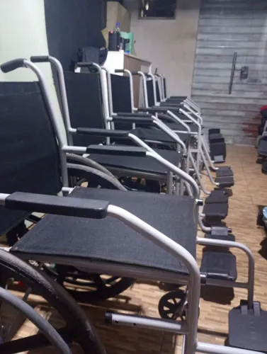 Vendo cadeira de rodas a pronta entrega