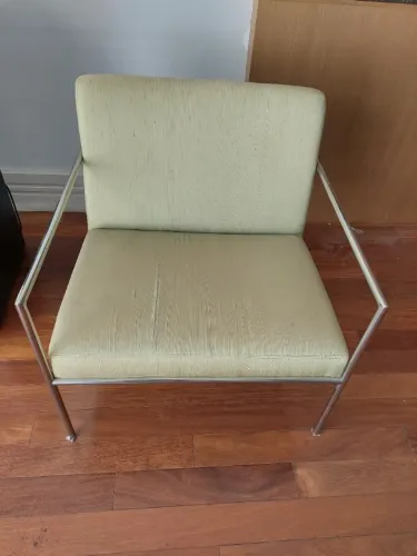 Poltrona Design - Estrutura em tubo metálico