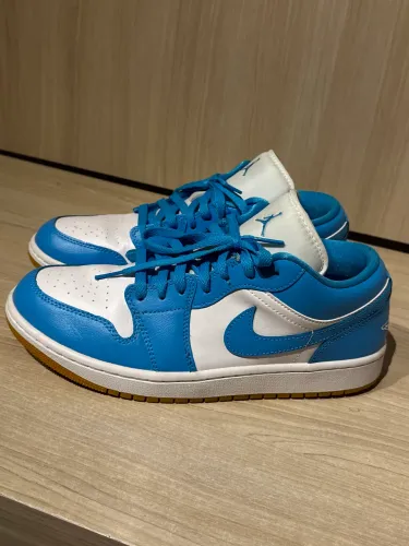 Tênis Nike Air Jordan 1 Low White Dark Powder Blue Gum