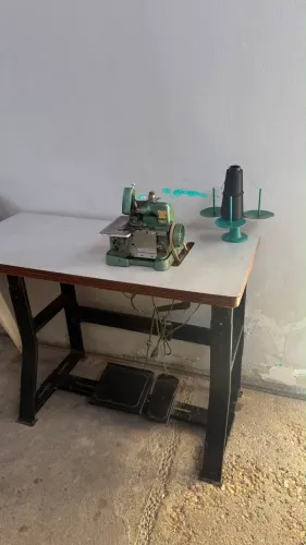 Máquina de costura overlok