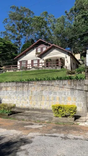 Vendo Casa estilo chalé no Bairro da Tijuca - Teresópolis - RJ.
