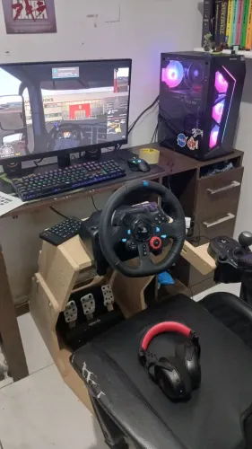 Volante Logitech G29 + Câmbio Logitech + Cockpit MDF ajustável