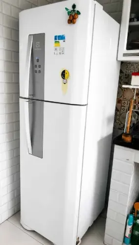 ? Geladeira Electrolux DF44 Frost Free 402L - Gelando Muito Bem - R$ 1.800