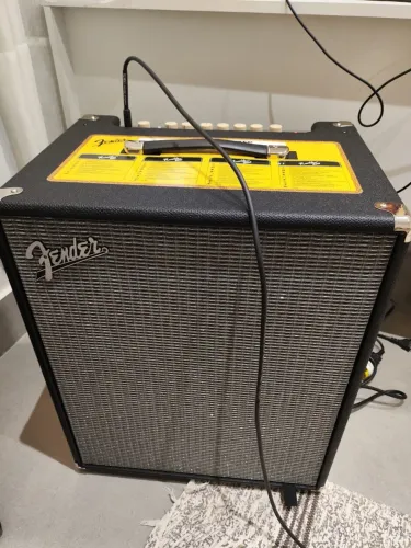 Cubo Fender Rumble 200 para contrabaixo