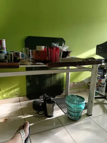 Roupas aparelhos utensílios