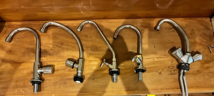Torneiras cozinha e lavatório 