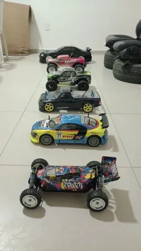 Automodelos à venda.