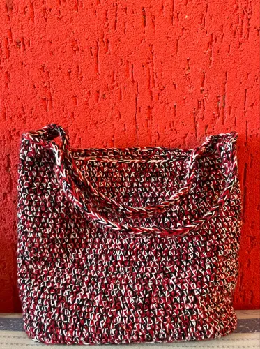 Bolsa entre fios vermelha