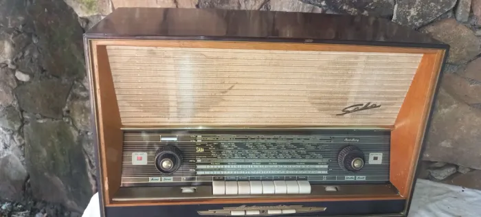 Radio antigo valvulado saba com fm funcionando perfeitamente