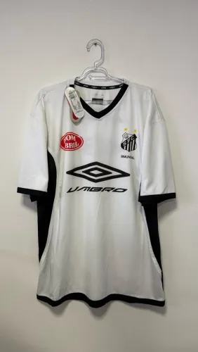 NA ETIQUETA: Camisa do Santos de 2003 da Umbro