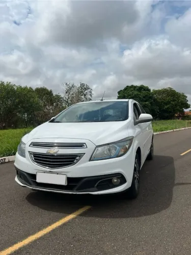 Chevrolet Onix Hatch LTZ 1.4 8V Flex Power Mec. 4P 2014