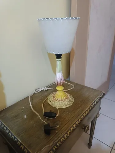 Abajur de mesa vintage com base em porcelana