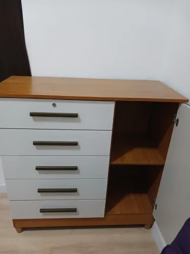 Cômoda com várias gavetas Nova!