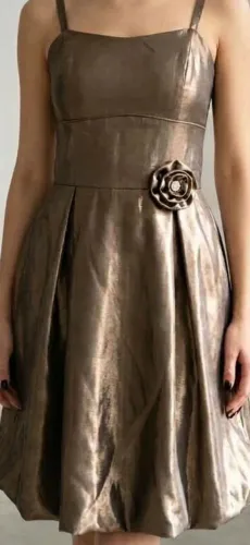 Vestido marrom festa