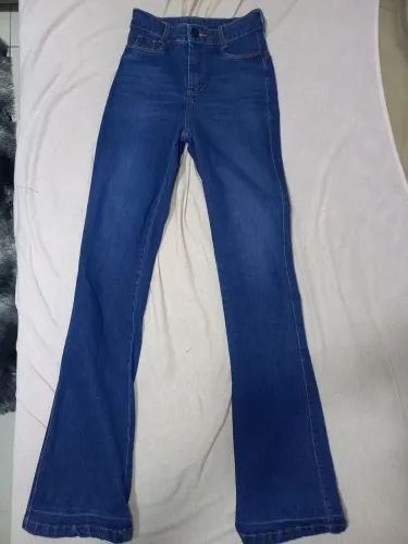 Calça flare marca vizzary