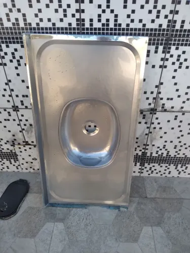 Vende -se uma pia de inox usada em bom estado