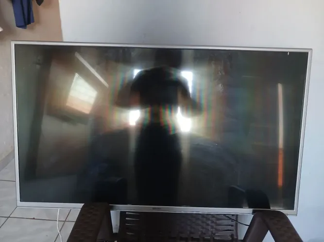 TV de 42 polegadas para retirada de peças.
