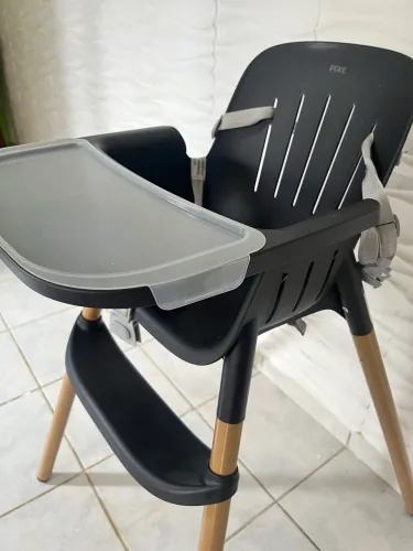 Cadeira de alimentação semi nova