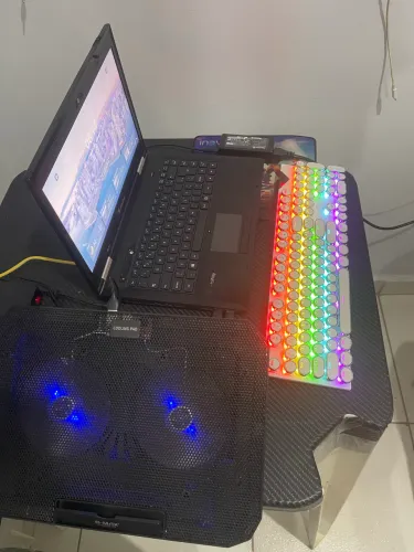 Notebook para escritório com teclado Gamer e base