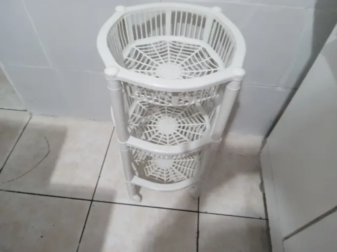 Fruteira cor branca,estado muito bom