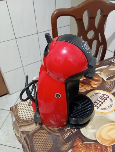 Vendo cafeteira dolce Gusto em perfeito Estado porém falta só o copo de traz que quebrou