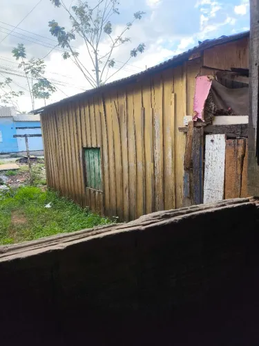 vende-se casa para retiradas de telhas e tábuas