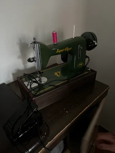 Vendo máquina de costura doméstica