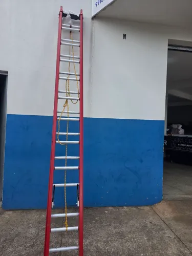 VENDO ESCADA ESTENSIVA 6 METROS SEMINOVA VALOR 750.00 TRATAR *