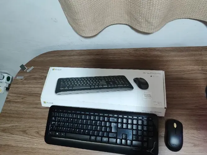 Teclado sem fio microsolft 850 Qwerty PT Com mouse original com caixa pouco uso