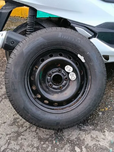 Pneu com Janete 5 furo com pneu Pirelli 205/65/15
