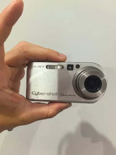Camera sony cybershot p200
