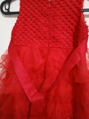 Vestido vermelho festa, ideal para tirar fotos lindas da sua princesa.