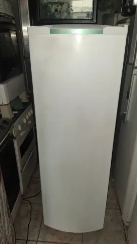 Vendemos essa geladeira consul crc28fbana com 3 meses de garantia