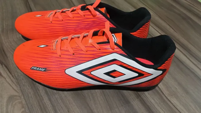 Chuteira UMBRO